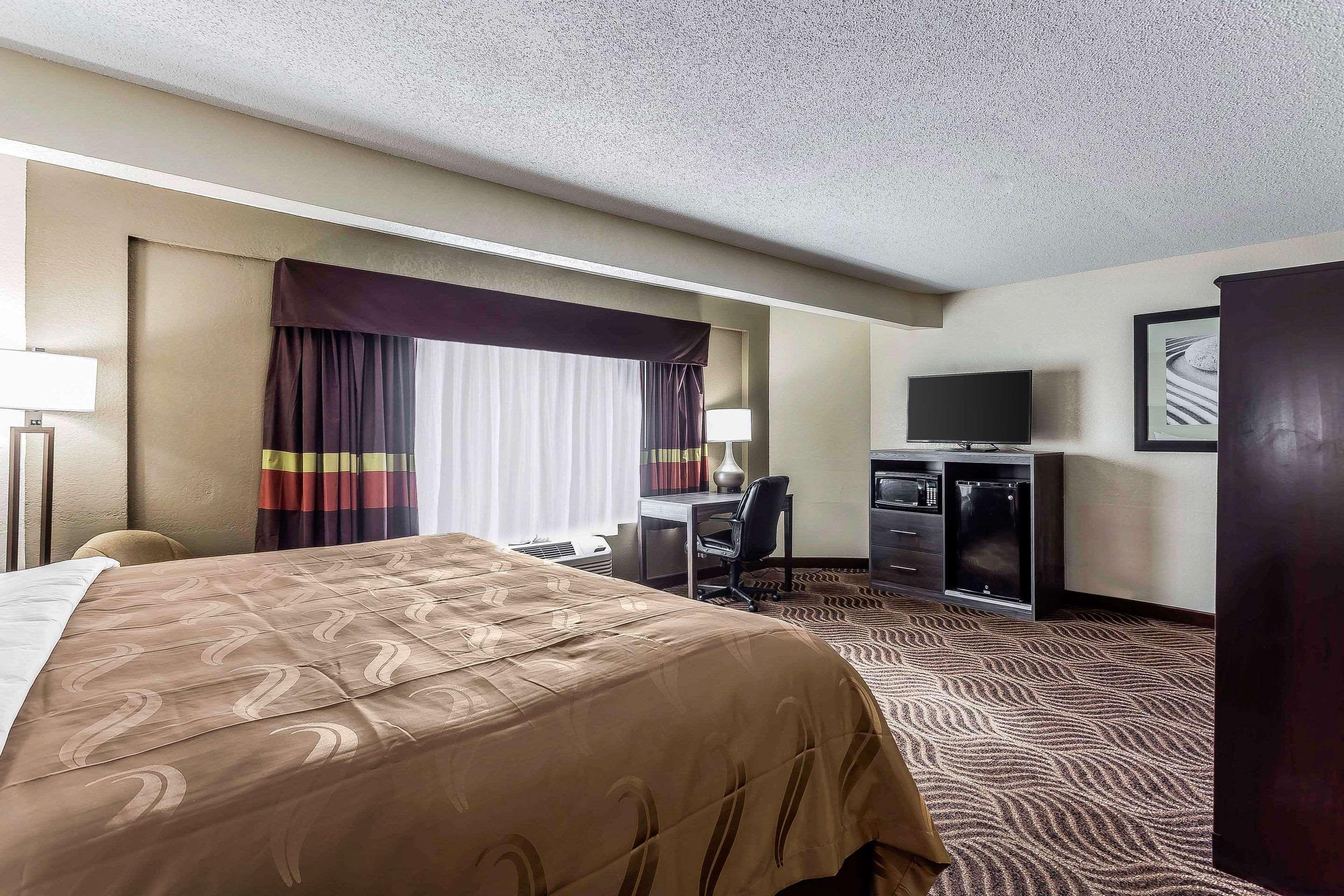 Hotel Quality & *