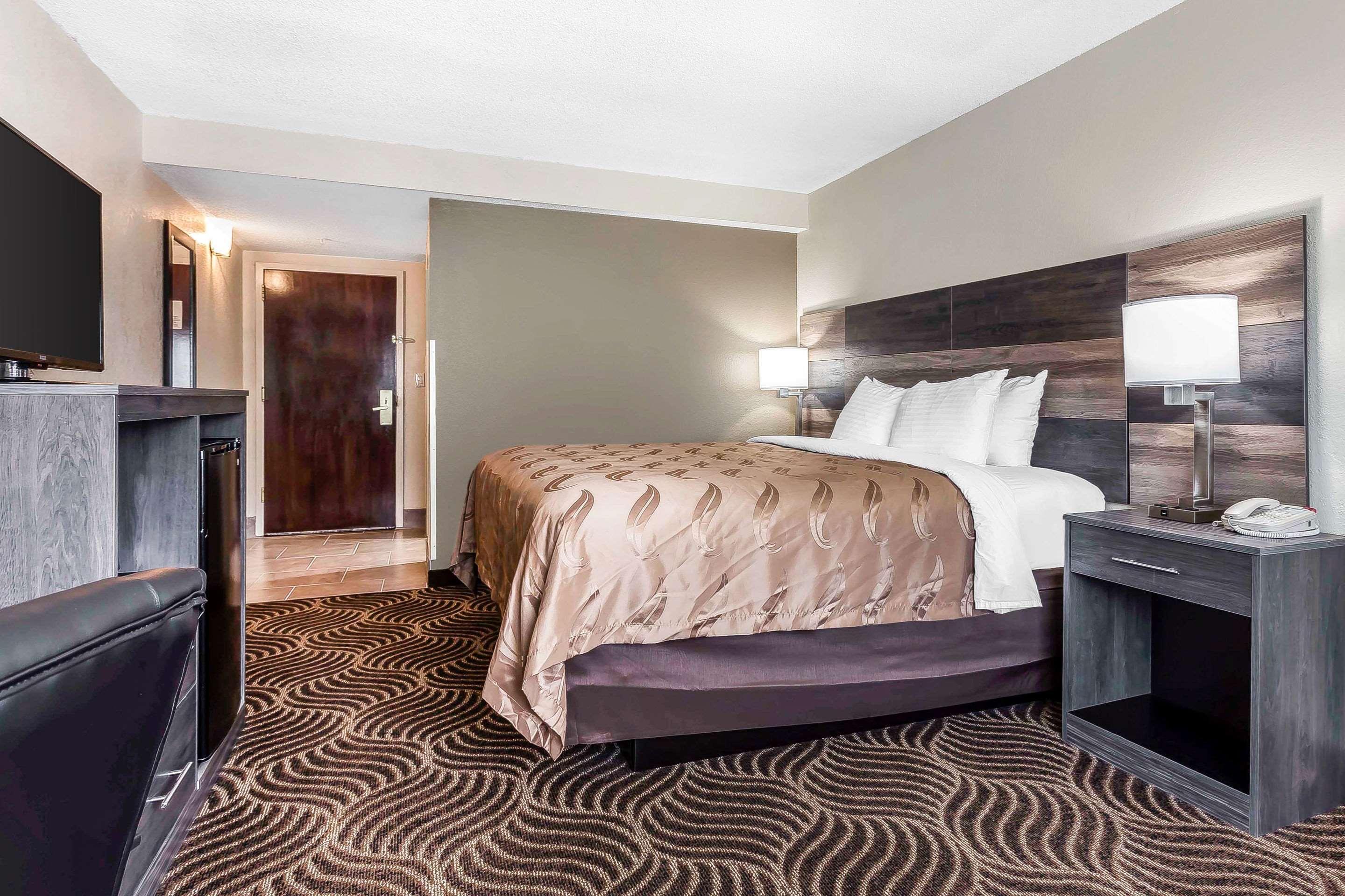 Hotel Quality & *